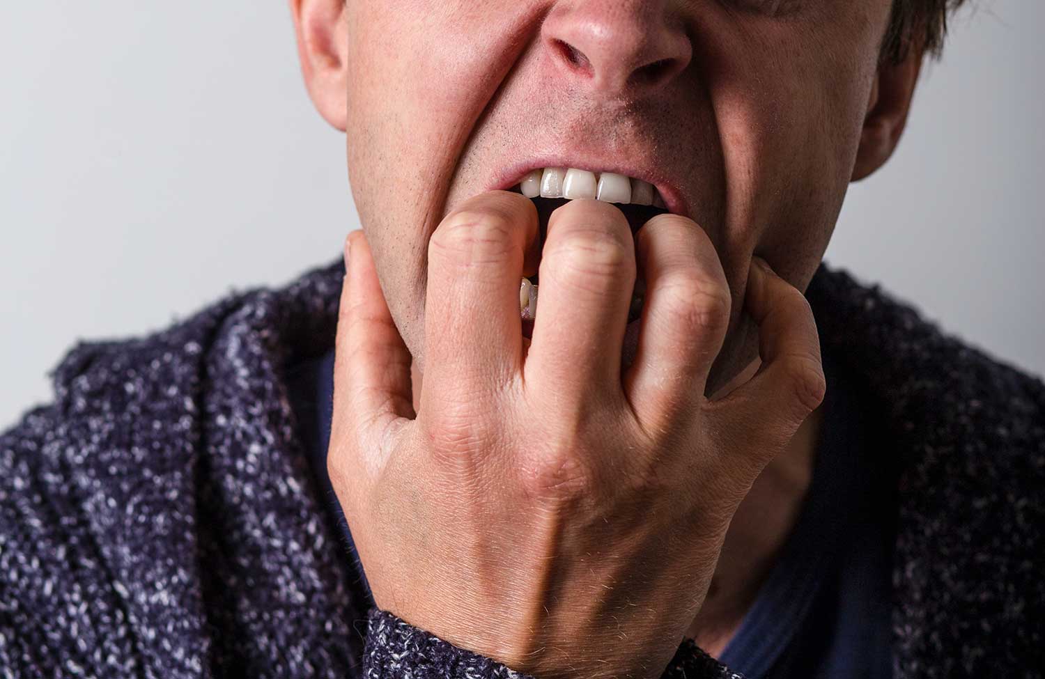 Qué enfermedades causa comerse las uñas